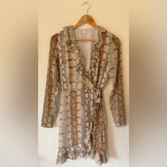 Wilfred Aritzia Louise Snakeskin Print Chiffon Wrap Ruffle Mini Dress - Picture 16 of 17